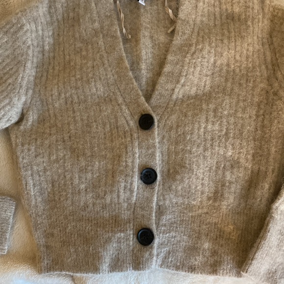 & other stories cream colored wool and alpaca blend cardigan. Size S - Picture 3 of 5
